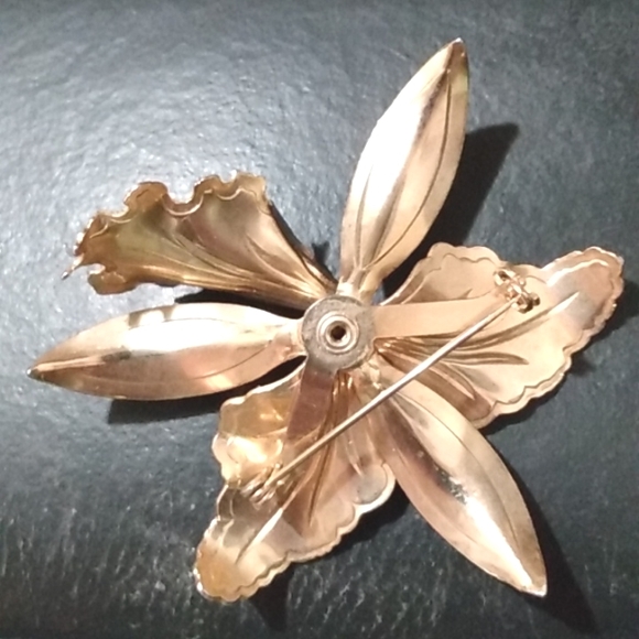 Vintage Art Deco Gold Toned Enamel Sugar Coated Orchid Brooch Pin - Picture 2 of 2